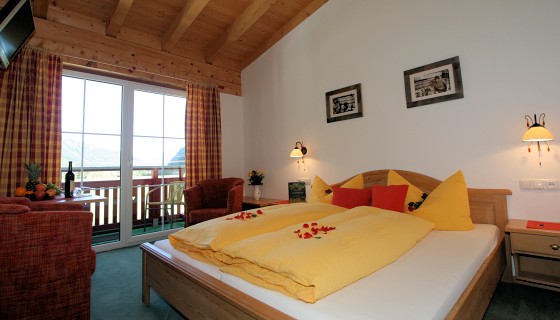 Das kinderfreundliche Gstehaus Privatpension Zangerl liegt am Ortsrand von Steeg im Herzen des Tiroler Lechtals in ruhiger Lage und bietet gemtlich eingerichtete Komfortzimmer.