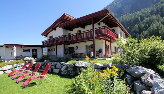 Das kinderfreundliche Gästehaus Privatpension Zangerl liegt am Ortsrand von Steeg im Herzen des Tiroler Lechtals in ruhiger Lage und bietet gemütlich eingerichtete Komfortzimmer.